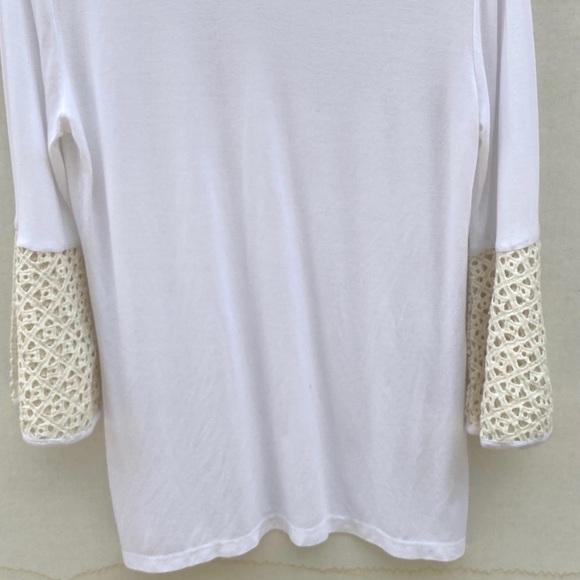 Piper by Townsen Womens size small white casual top with cream knit bell sleeves - Picture 3 of 5